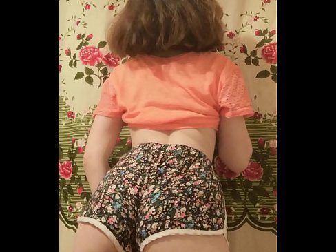 ❤️ סעקסי יונג באַבע סטריפּינג אַוועק איר קורצע הייזלעך אויף אַפּאַראַט ❤❌ פּאָרן ווידעא ביי אונדז ☑