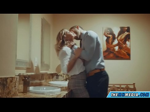 ❤️ ווען אַ באַסטי בלאָנדע סידוס איר אין אַ ציבור אָפּטריט ❤❌ פּאָרן ווידעא ביי אונדז ☑